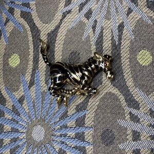 Vintage Unmarked Unisex Black & Gold Tone Zebra Brooch Stick Pin